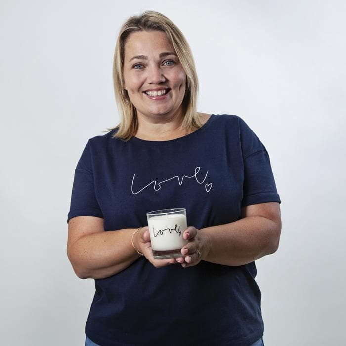 Love organic t-shirt and luxury candle gift set