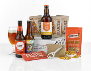 The picnic beer tasting gift box showing its contents around it