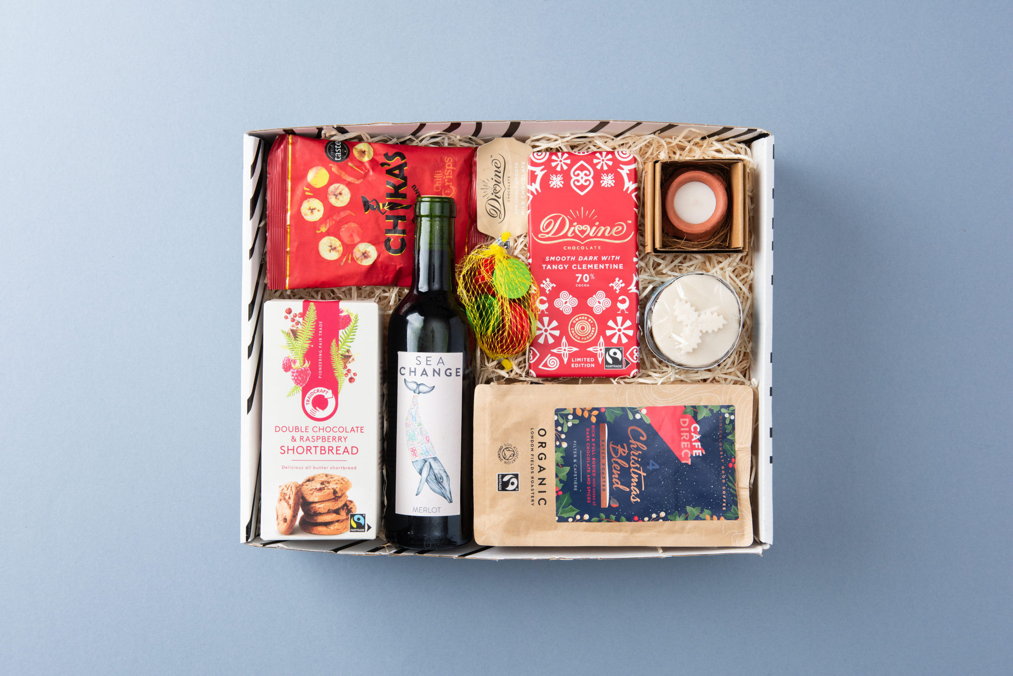 The Red Wine & Treats Gift Box