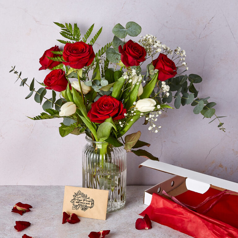 Valentine's Letterbox Bouquet, 17 Stems
