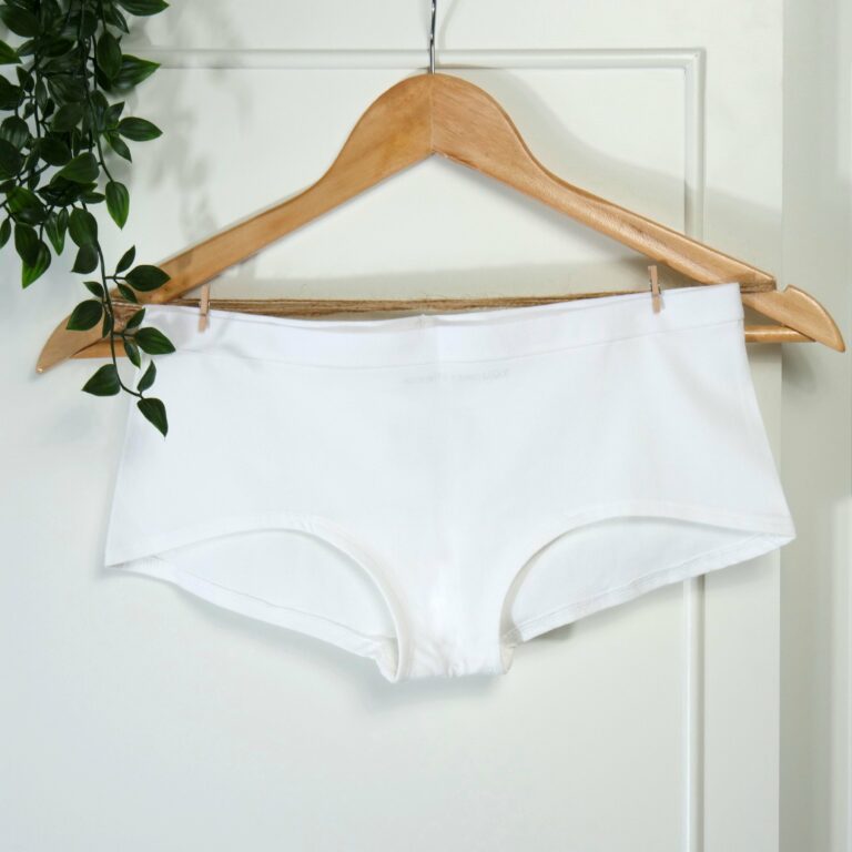 Women's organic cotton boy shorts in white