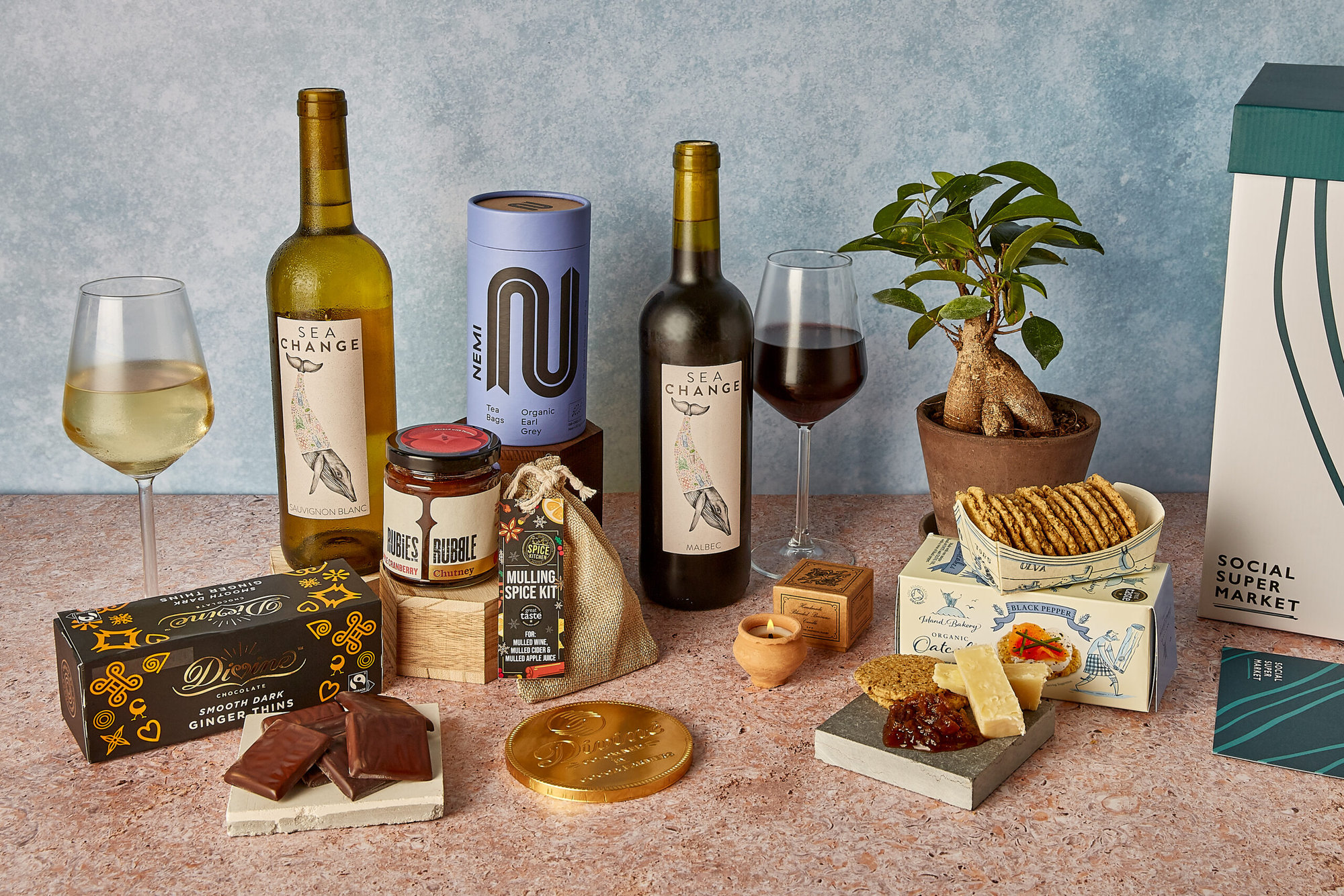 Wine and Nibbles gift set
