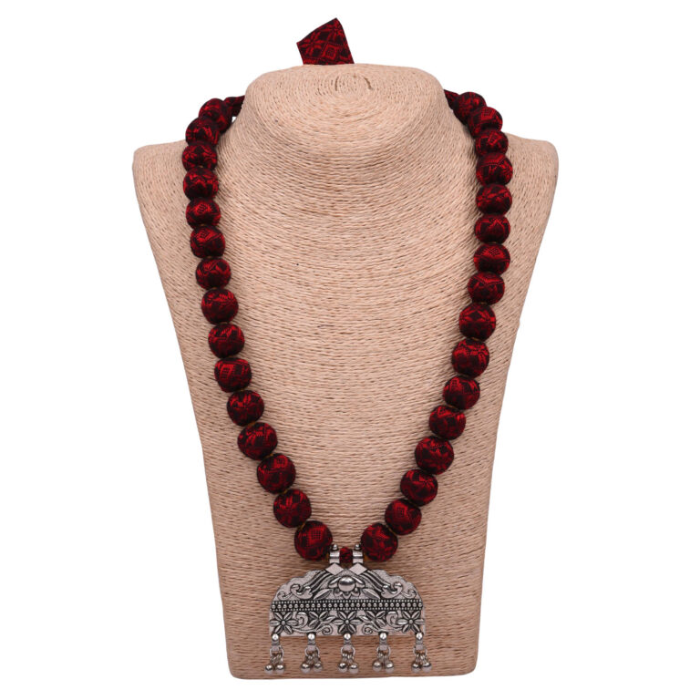 Blobs Necklace With Pendant - Maroon