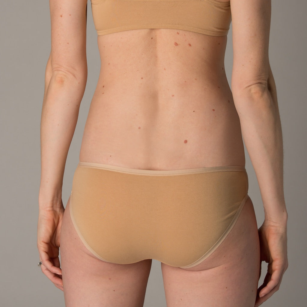 Women's organic cotton low-rise bikini bottoms in almond (light nude)