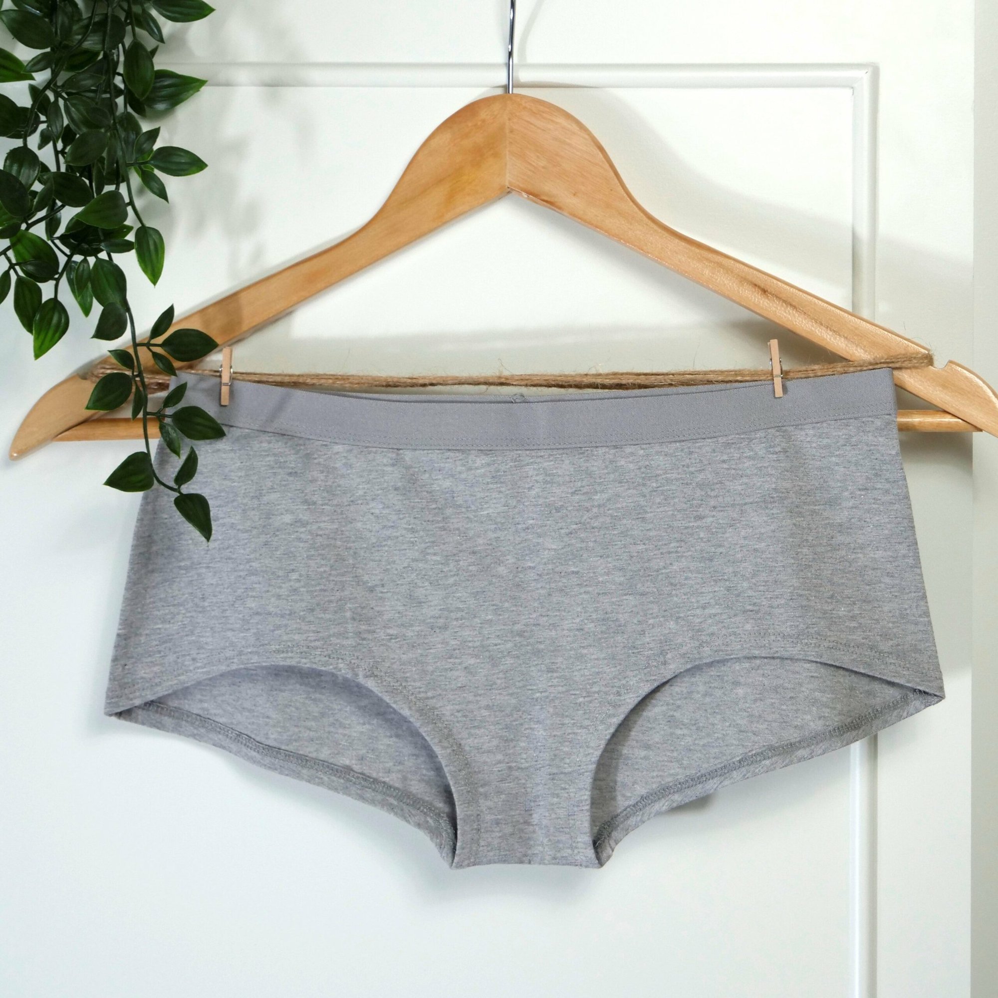 Women's organic cotton matching bralette and boy shorts set - heather grey