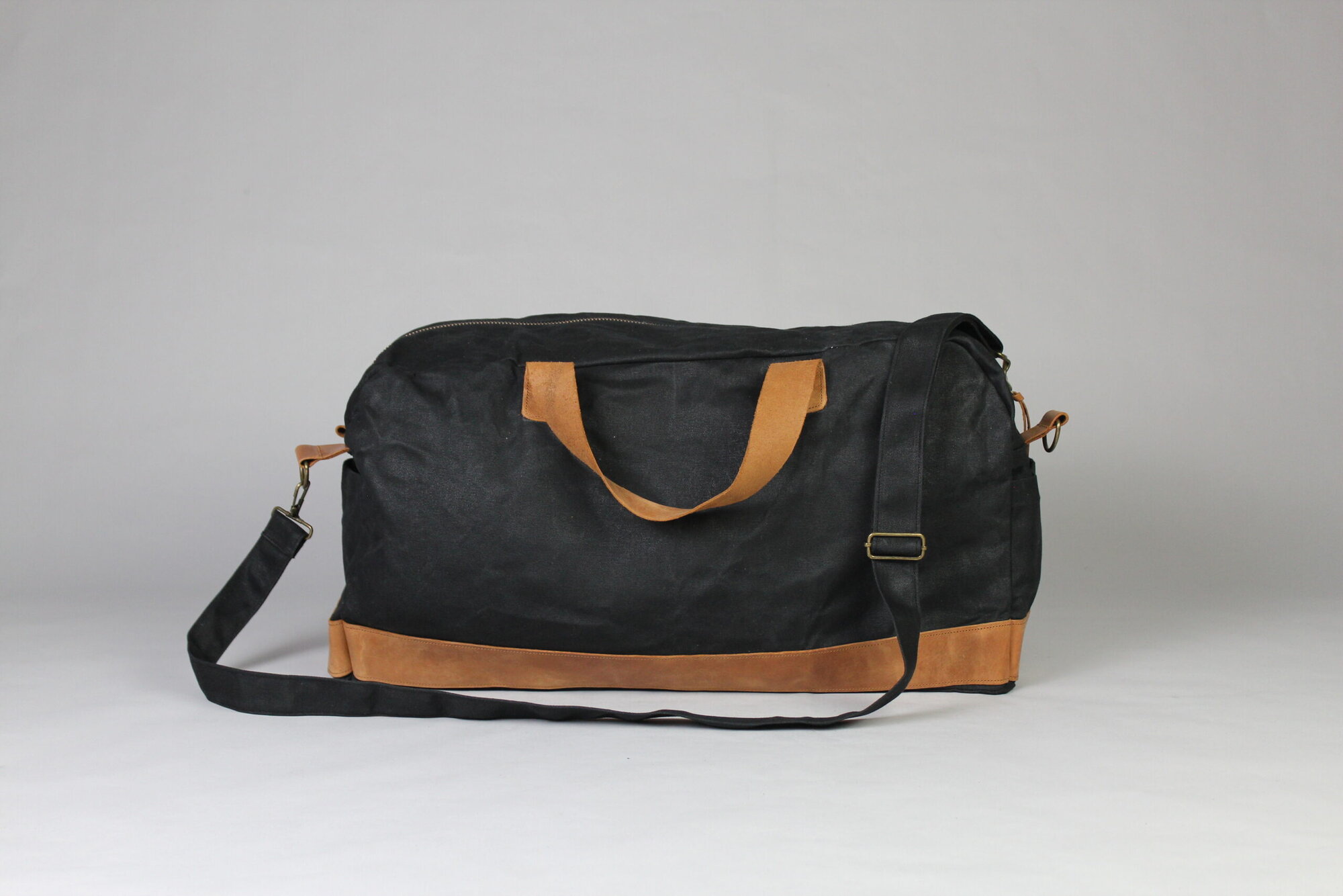 Weekender Bag With Cotton Canvas And Vegetable Tanned Leather - Black