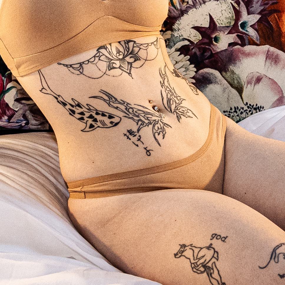 Women's organic cotton thong in almond (light nude)